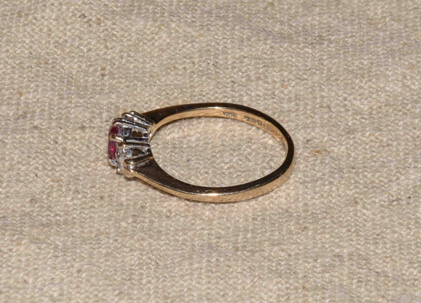 Robijn en diamant geelgoud cluster ring