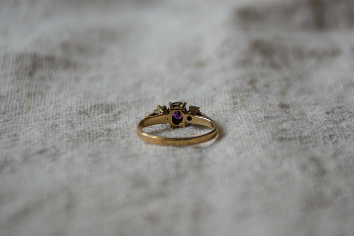 Amethist en diamant geelgoud trio ring