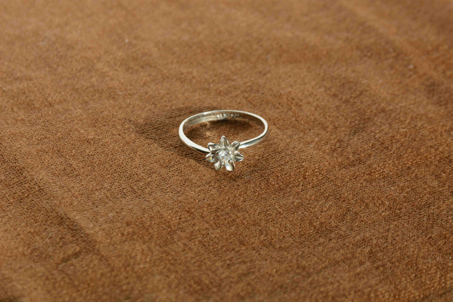 Zilver zirkonia bloem ring