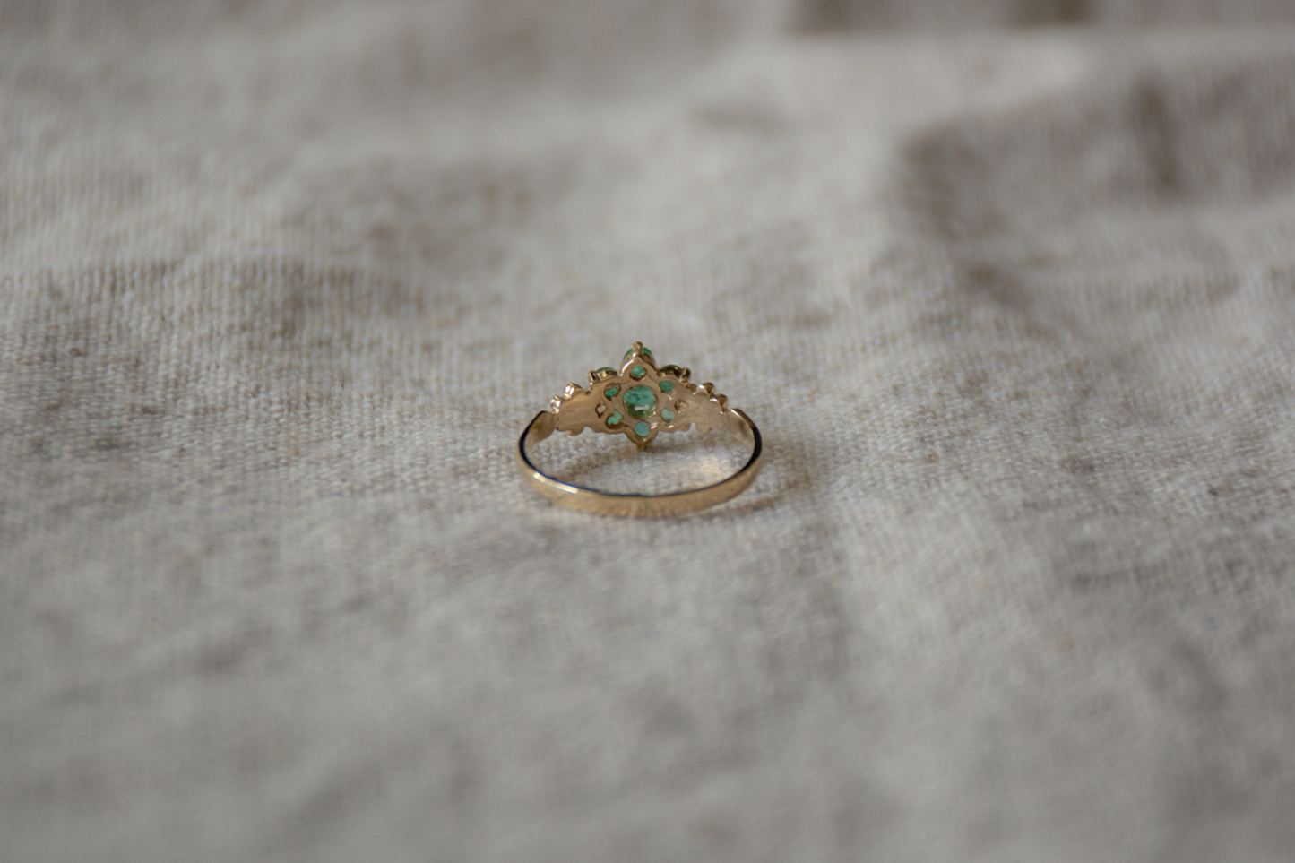 Smaragd geelgoud cluster ring