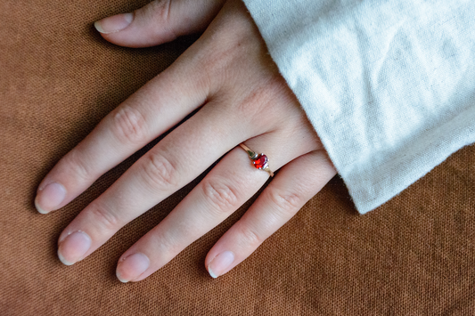 Garnet yellow gold/white gold solitaire ring