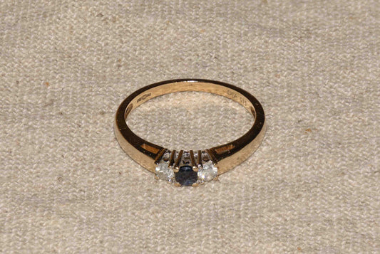 Saffier en diamant geelgoud trio ring
