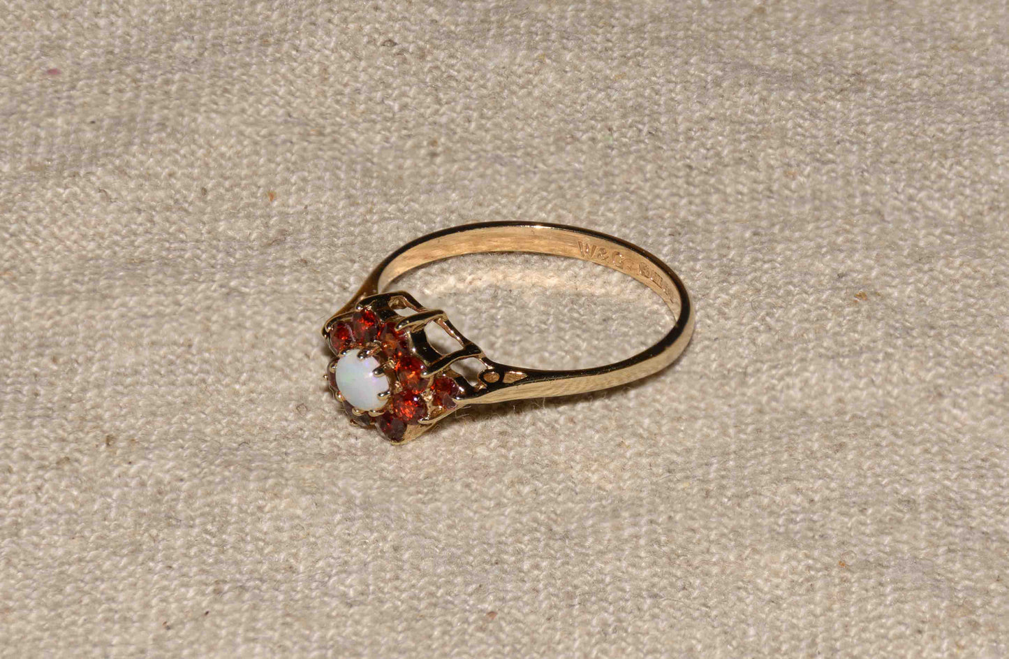 Granaat en opaal geelgoud bloem ring