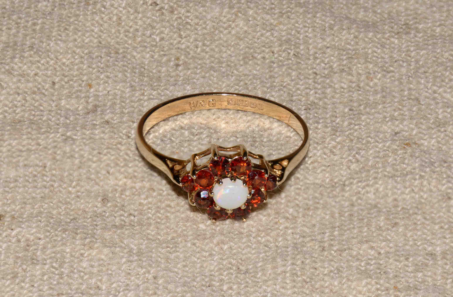Granaat en opaal geelgoud bloem ring