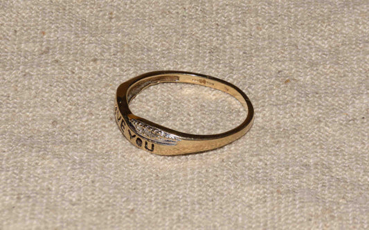 Diamond 'I love you' yellow gold ring