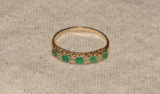 Smaragd en diamant geelgoud row ring