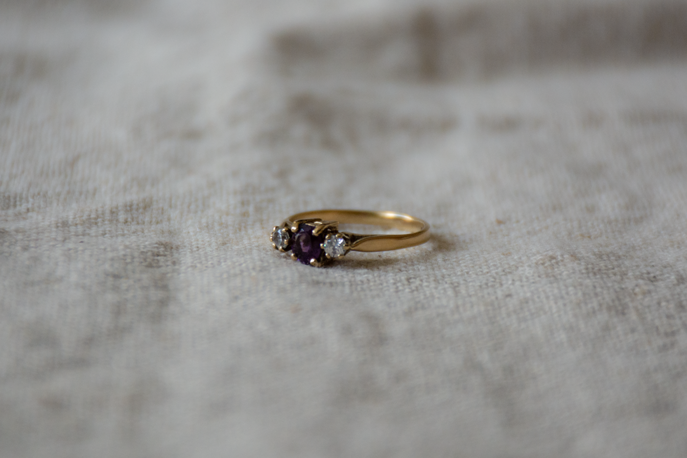 Amethist en diamant geelgoud trio ring