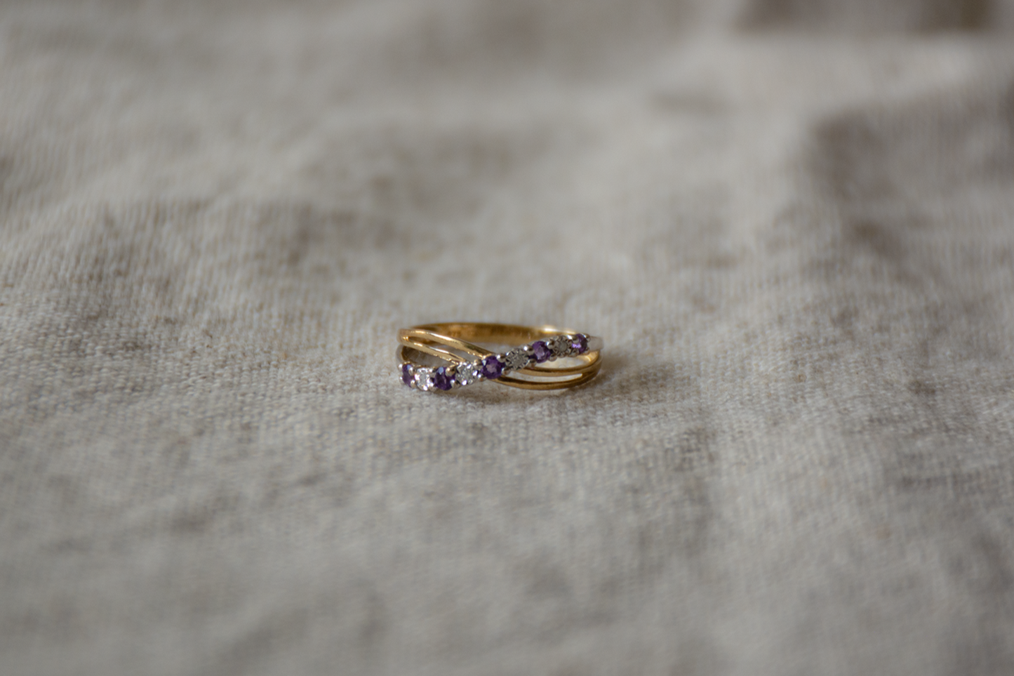 Amethist en diamant geelgoud/witgoud row ring
