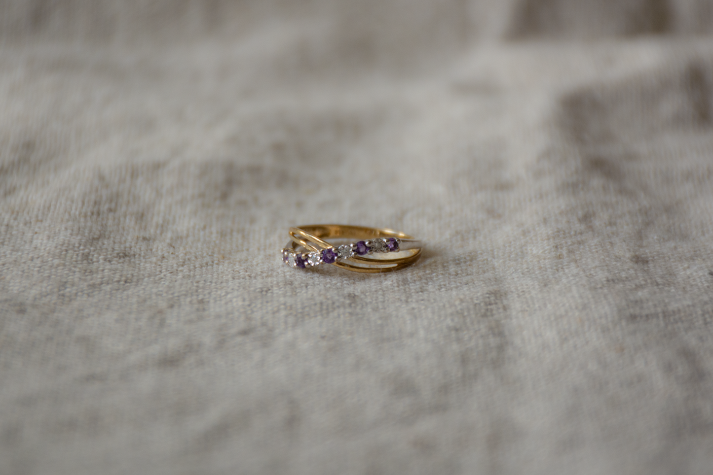 Amethist en diamant geelgoud/witgoud row ring