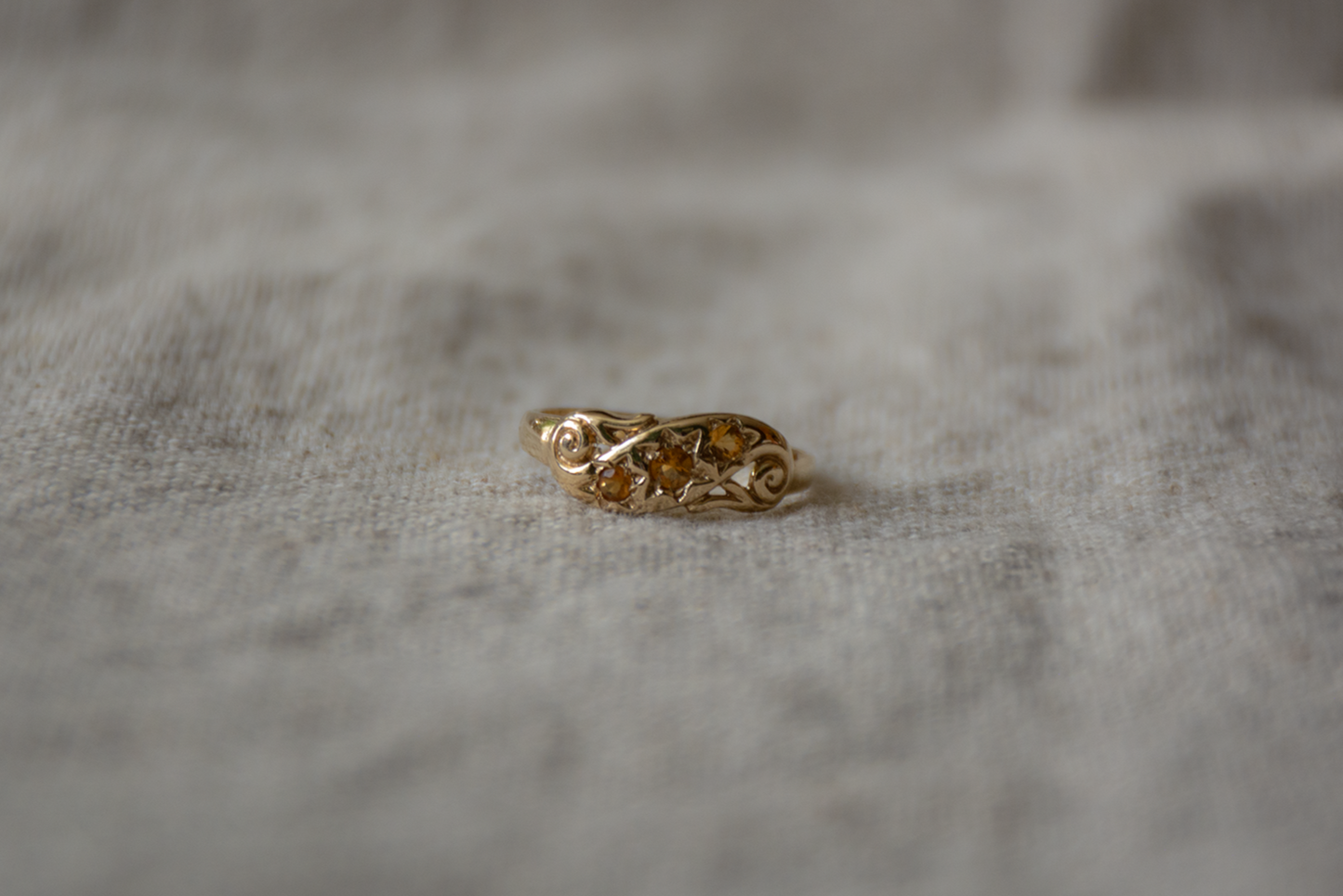 Citrien geelgoud trio ring