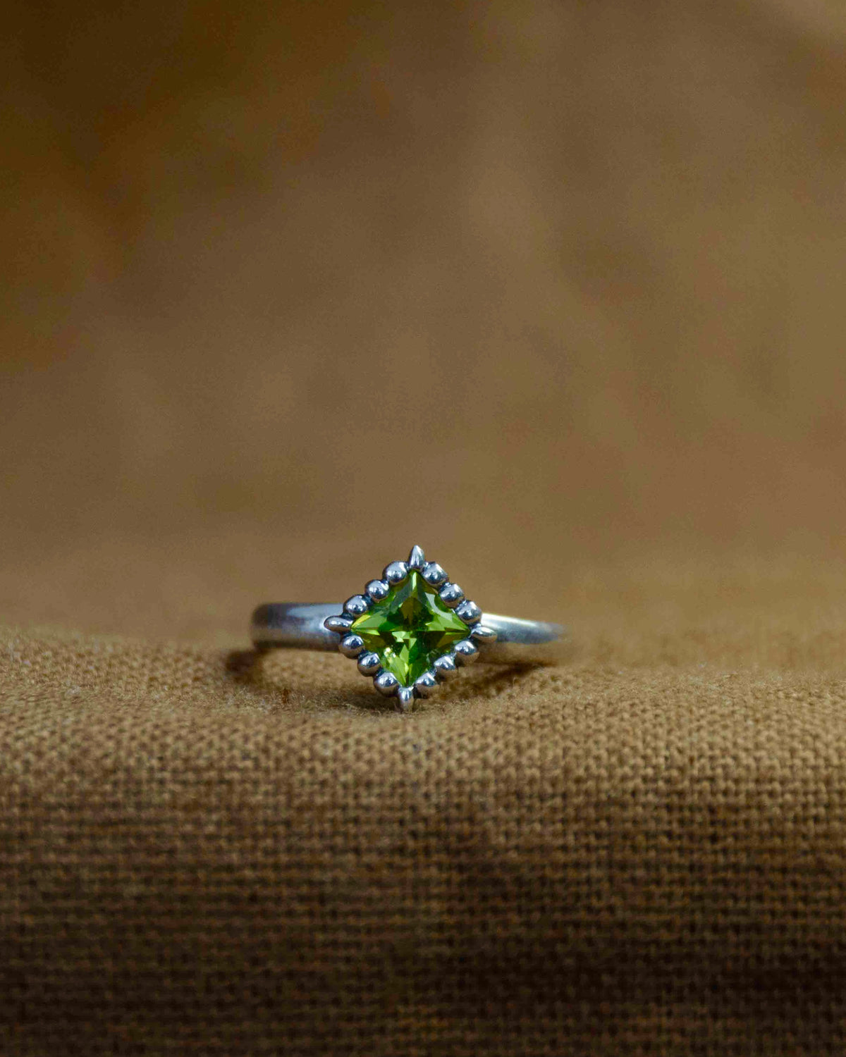 Zilver peridoot solitair ring