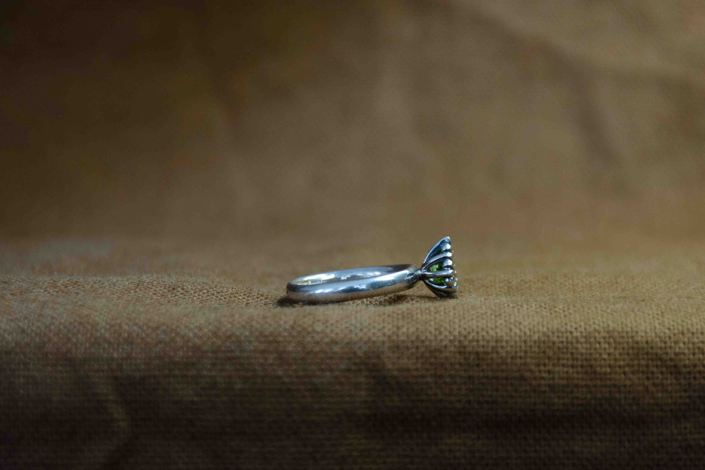 Zilver peridoot solitair ring