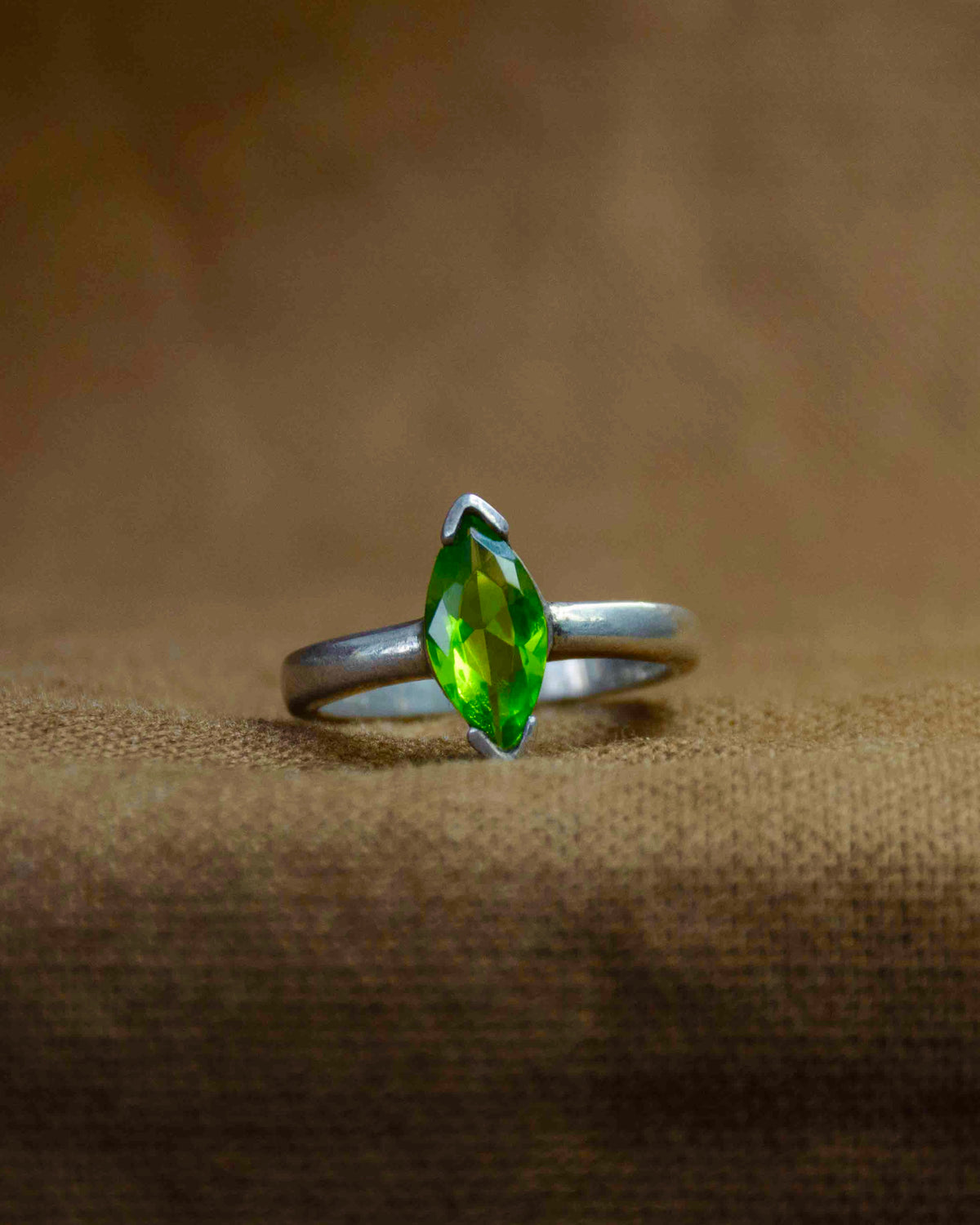 Ring groene steen marquise solitair ring