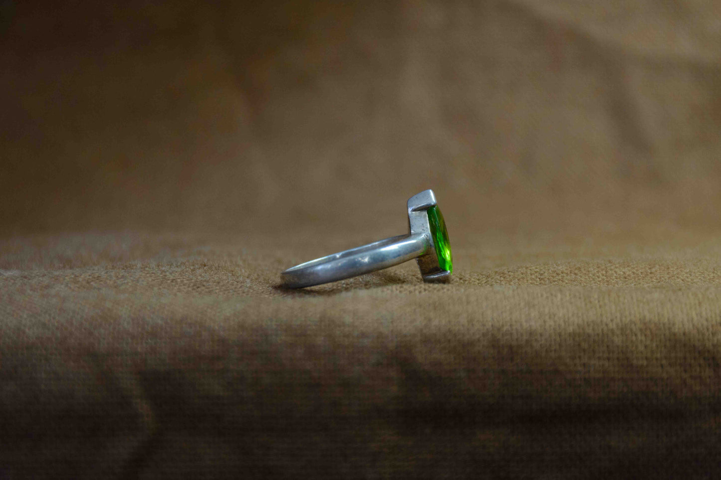 Ring groene steen marquise solitair ring