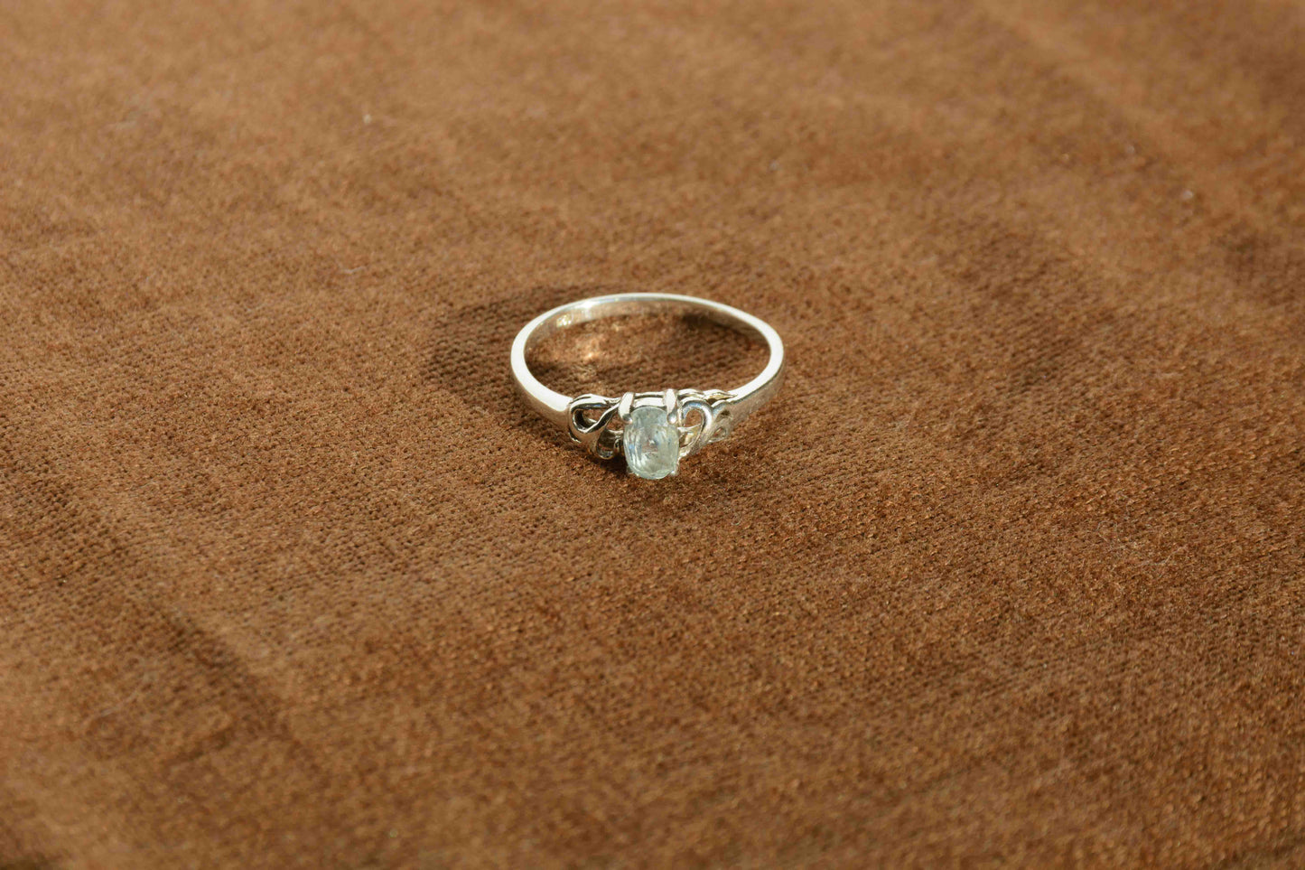 Zilver blauwe topaas solitair ring