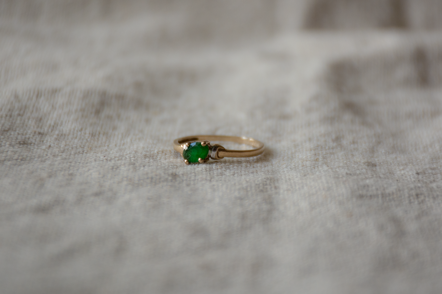 Diopsiet geelgoud/witgoud solitair ring