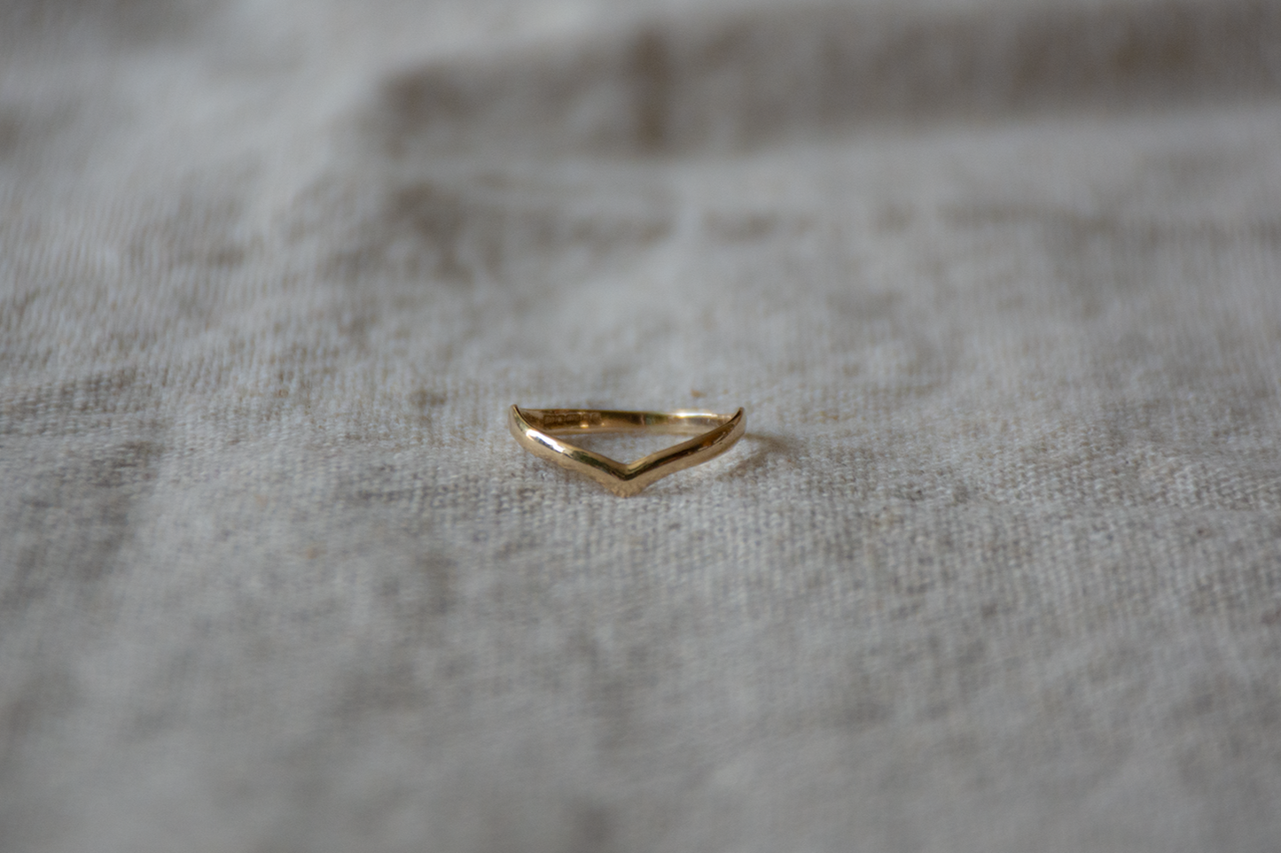 Geelgoud wishbone ring