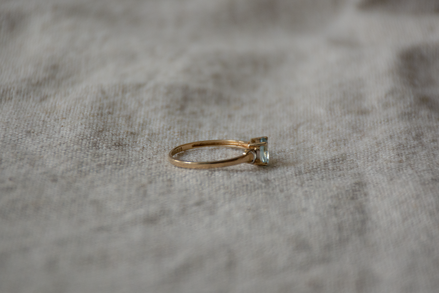 Topaas geelgoud/witgoud solitair ring