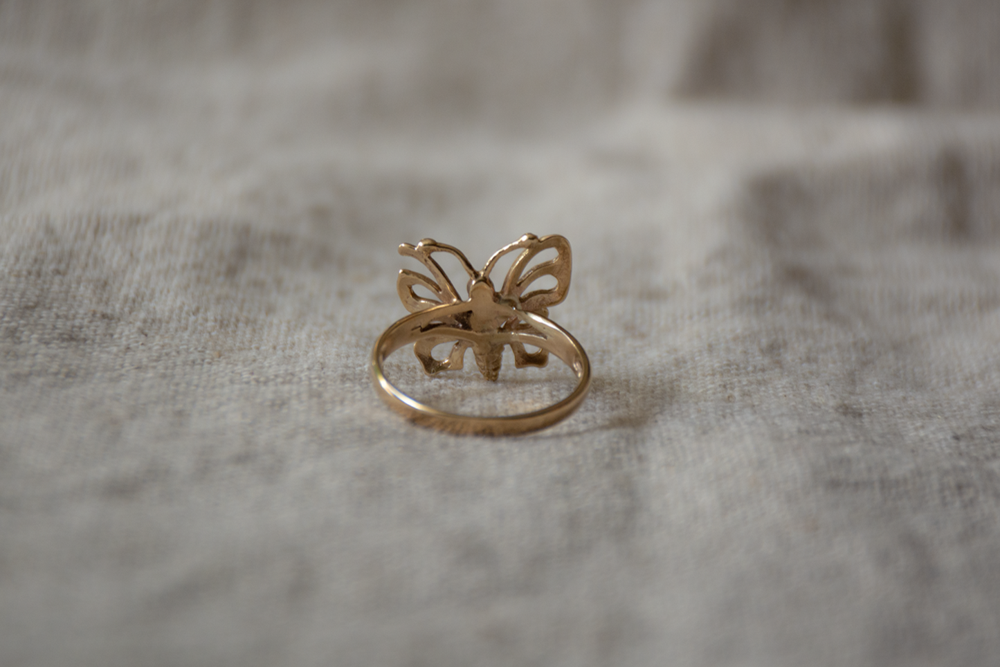 Geelgoud vlinder ring