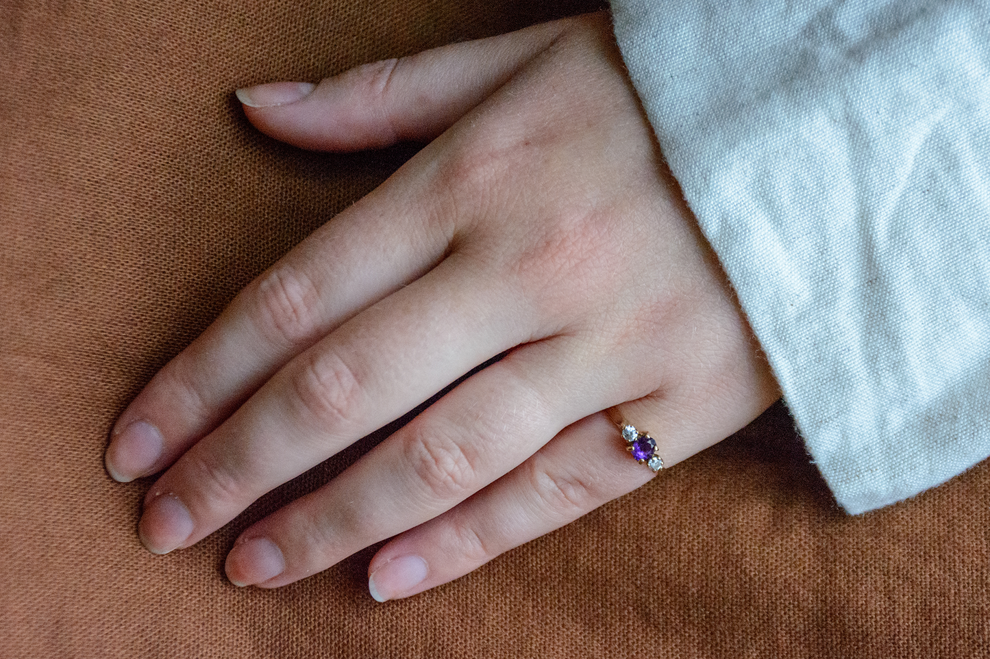 Amethist en diamant geelgoud trio ring