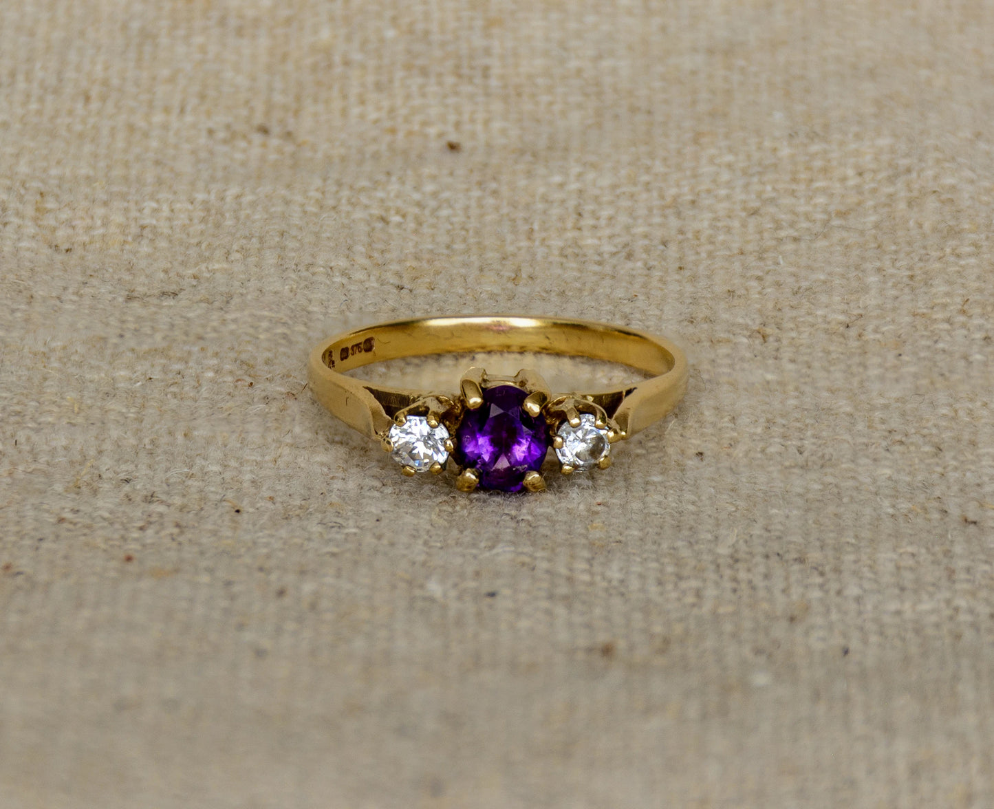 Amethist en diamant geelgoud trio ring
