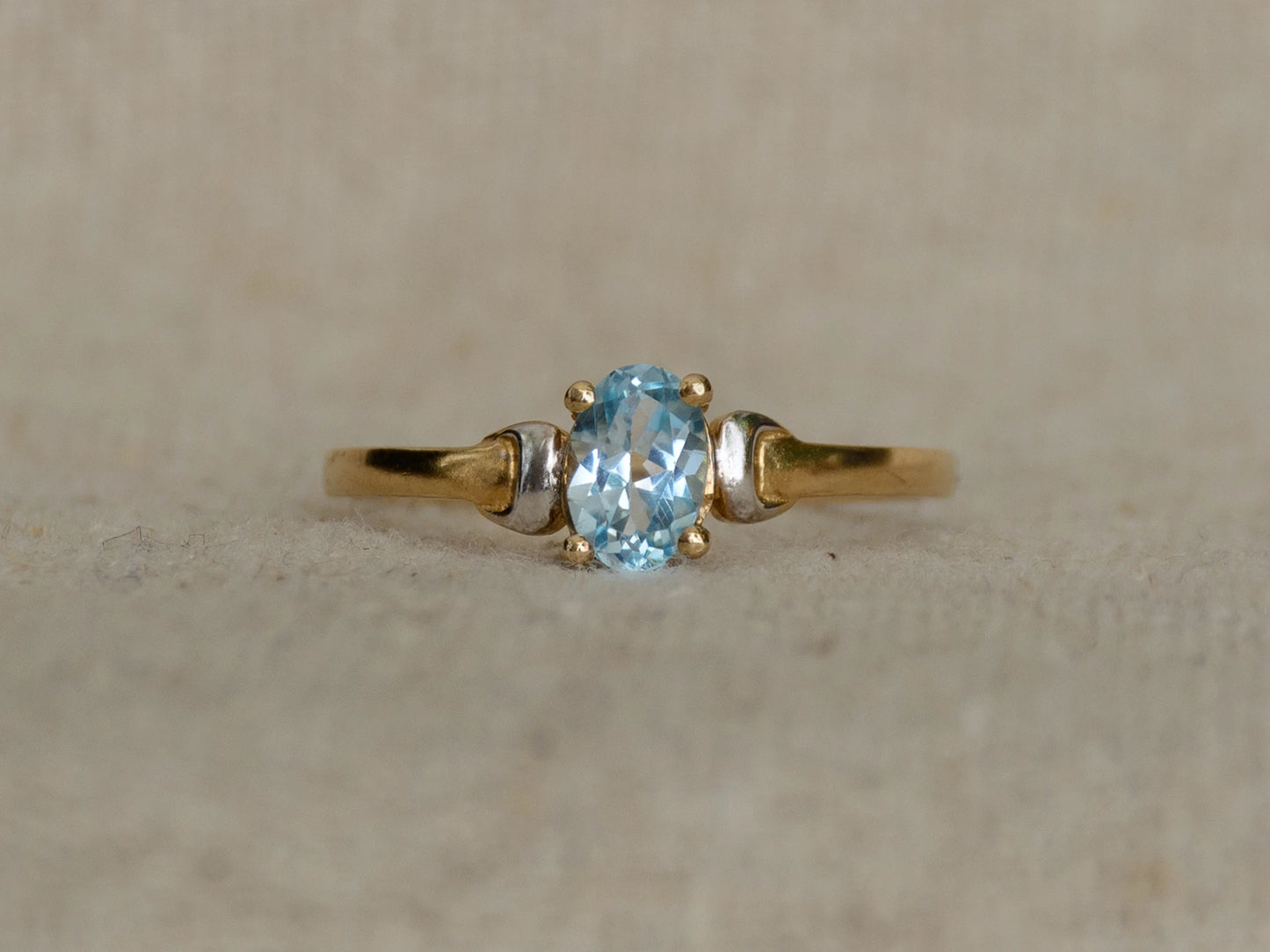 Topaas geelgoud/witgoud solitair ring