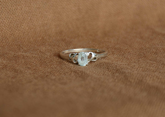 Zilver blauwe topaas solitair ring