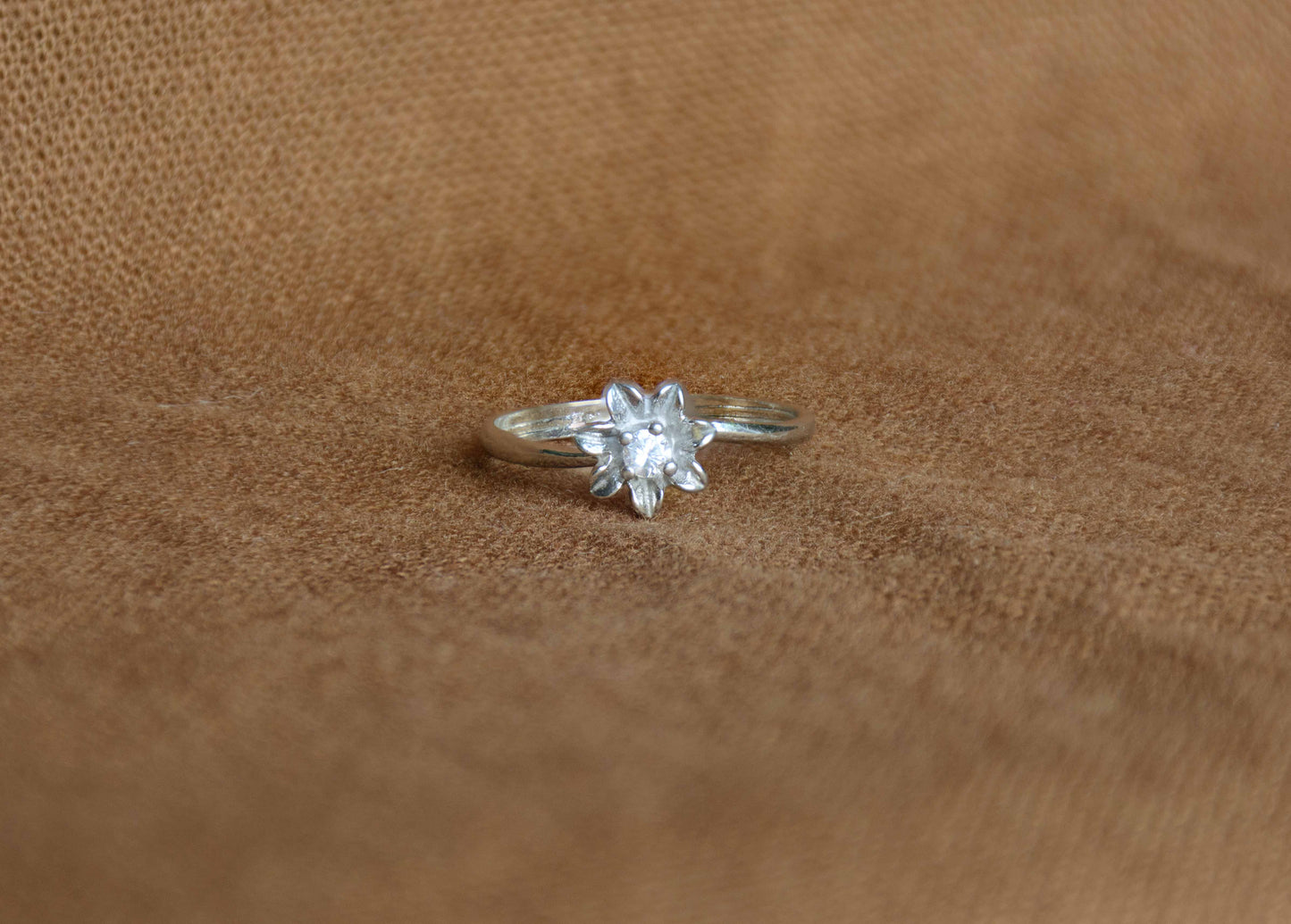 Zilver zirkonia bloem ring