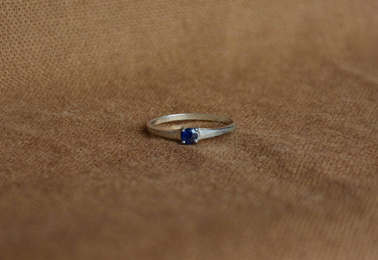 Zilver saffier solitair ring