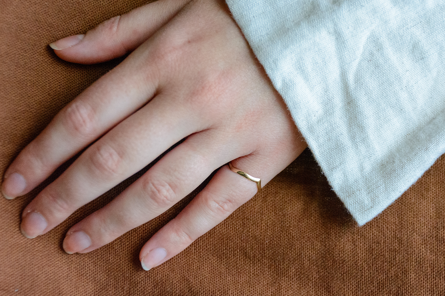 Geelgoud wishbone ring
